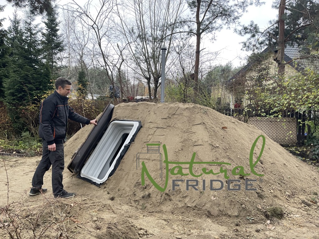 Gartenkeller aus Plastik und Gemüsegeschäft absolut dicht, abmessung 2,5 m zylindrisch mit schrägem Eingang Erdkeller Modell 250  Wir liefern unsere Kunststoffkeller von unserem Lager zu Ihnen nach  🍏 Vorschriften Natural Fridge -  Angebot
