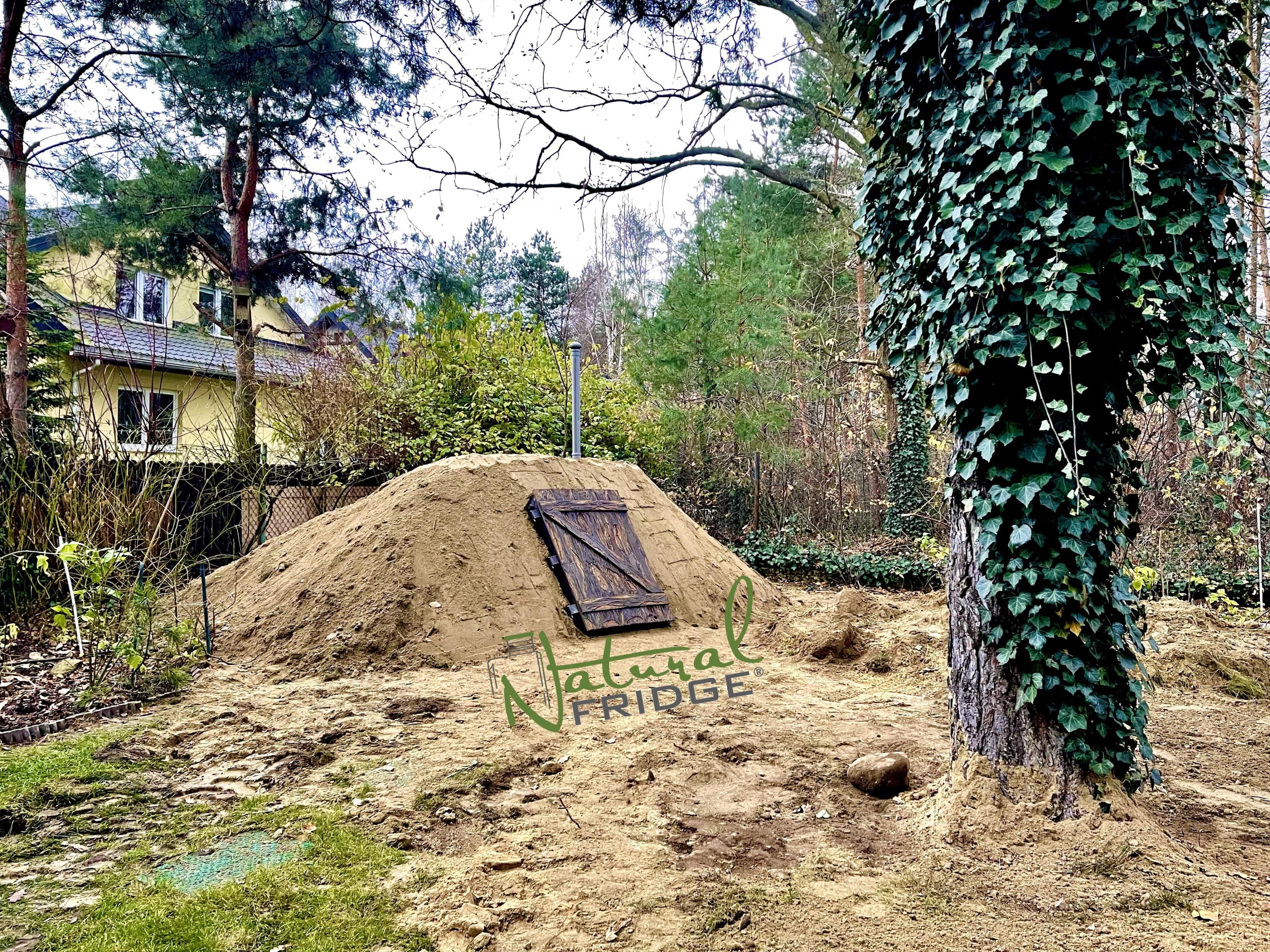 Bartoszyce 2022 Polen 99 Fotos zeigen unsere installierten Keller bei Kunden.  Video Erdkeller Modell 250 Natural Fridge  7.740  EUR inkl. MwSt. , zzgl.  Versandkosten