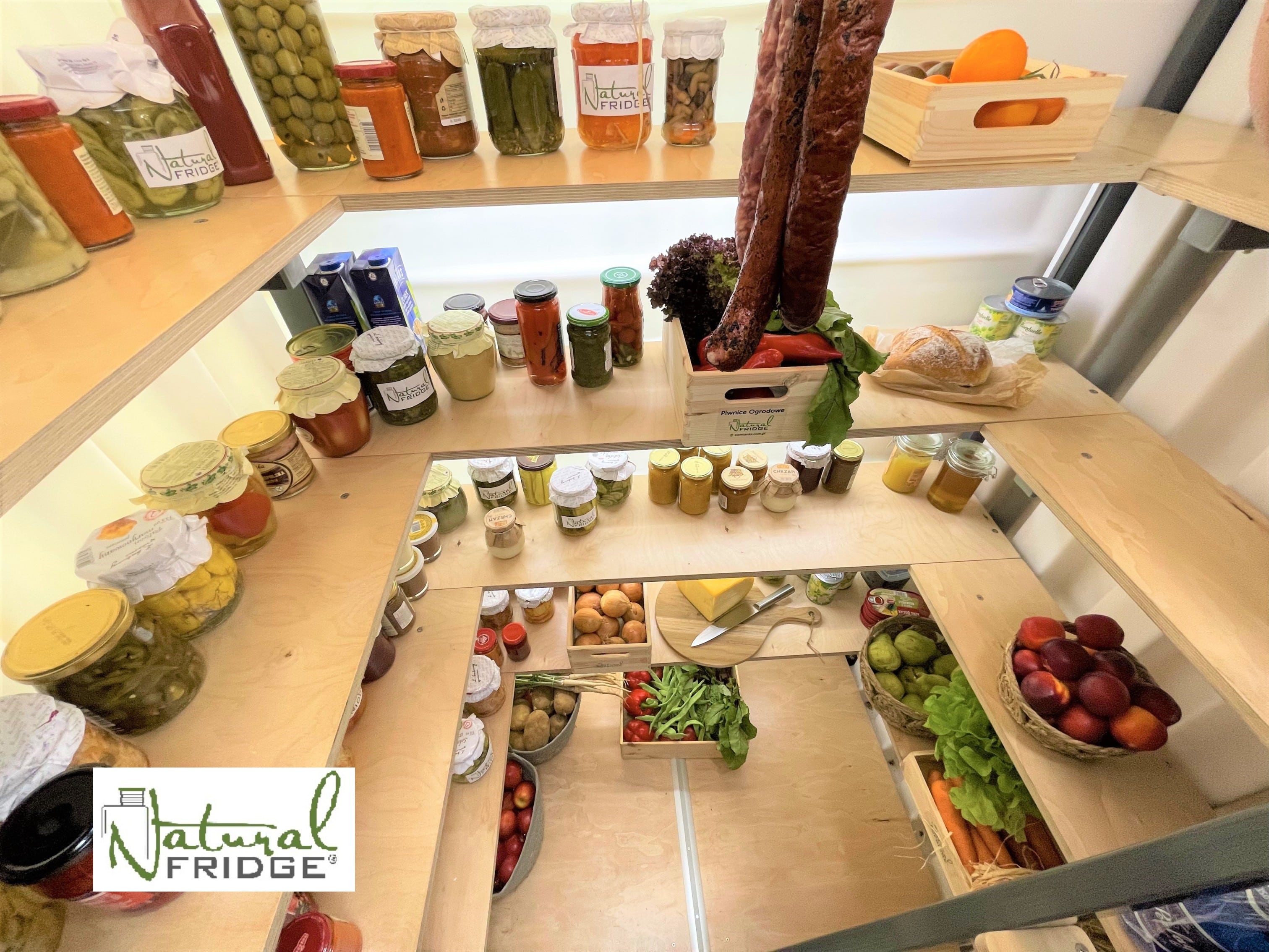 Erdkeller Modell 150x150 4 Reihen breite Regale. Unser Einbaum bietet viel Stauraum. Die Regale sind auf einem Stahlrahmen montiert und können  🍏 Erdkeller Modell 150x150 Natural Fridge  5.990  EUR inkl. MwSt. , zzgl.  Versandkosten     Angebot