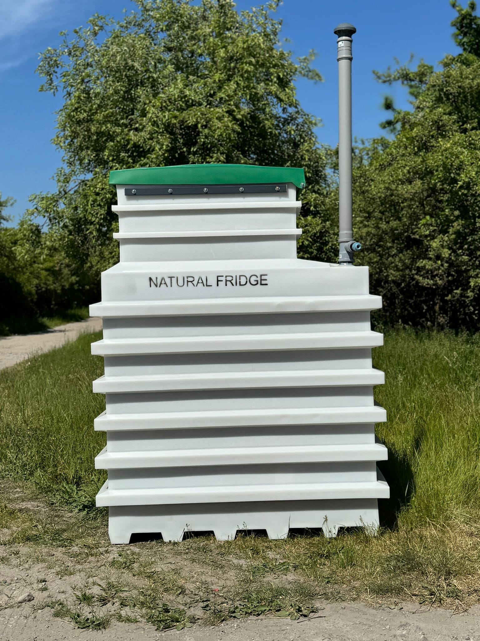 Erdkeller Modell 130x160 Aus Polyethylen, für den Kontakt mit Lebensmitteln geeignet. Die Karosserie wird als Ganzes ohne Fugen und Schweißnähte hergestellt. Dadurch  Erdkeller Modell 130x160 Natural Fridge  3.640  EUR inkl. MwSt. , zzgl.  Versandkosten