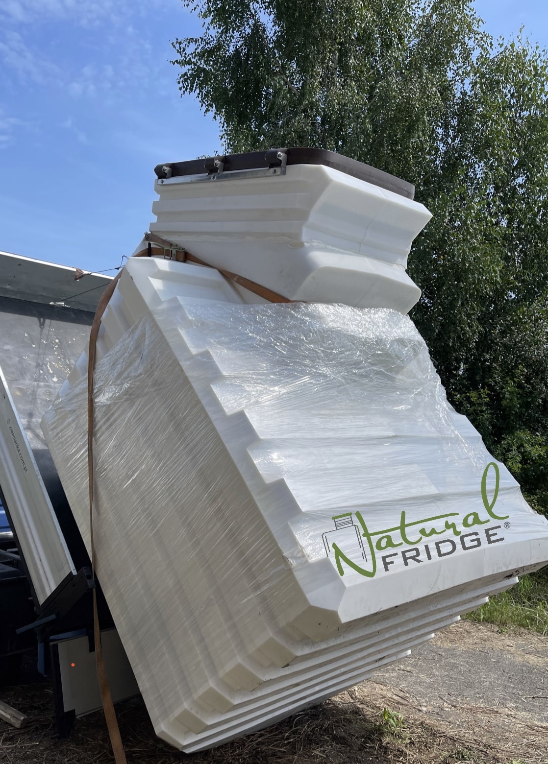 Erdkeller Modell 200x175 besteht aus Polyethylen und ist zu 100 % recycelbar. 🍏 Erdkeller Modell 200x175 Natural Fridge  7.739  EUR inkl. MwSt. , zzgl.  Versandkosten     Angebot