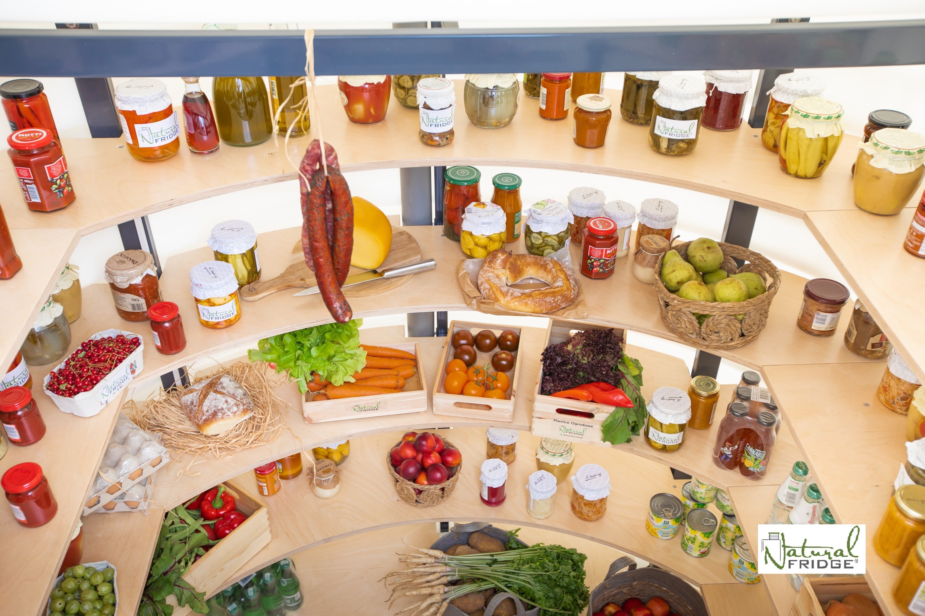 Erdkeller Modell 200x175 4 Reihen breite Regale. Unser Einbaum bietet viel Stauraum. Die Regale sind auf einem Stahlrahmen montiert und können  🍏 Erdkeller Modell 200x175 Natural Fridge  7.739  EUR inkl. MwSt. , zzgl.  Versandkosten     Angebot