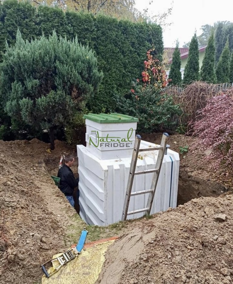 Installation Kellerbausatz, Kunststoff-Gartenkeller 1,5 x 1,5 m – Installation eines Gartenkellers (Gartenkammer, unterirdischer Unterstand) Warschau, Polen, 2021  🍏 Erdkeller Modell 150x150 Natural Fridge  5.990  EUR inkl. MwSt. , zzgl.  Versandkosten     Angebot
