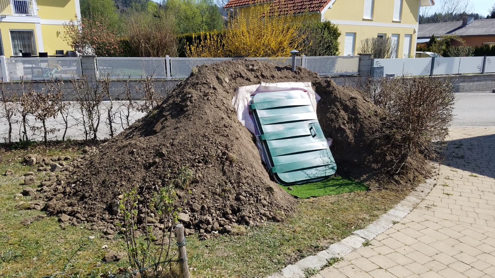 Austria 2019 99 Fotos zeigen unsere installierten Keller bei Kunden.  Video Erdkeller Modell 250 Natural Fridge  7.740  EUR inkl. MwSt. , zzgl.  Versandkosten
